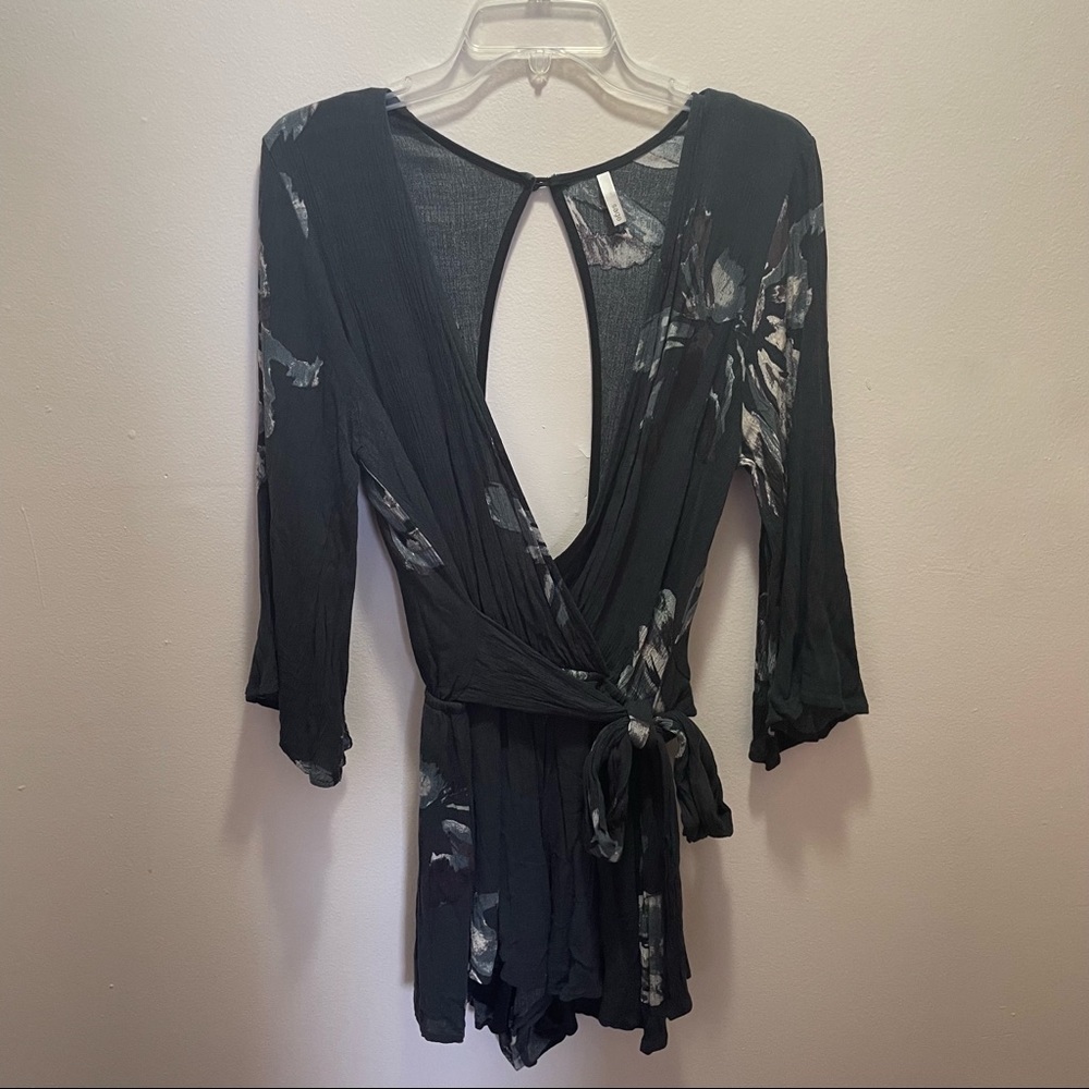 Gray floral romper with keyhole back, size large